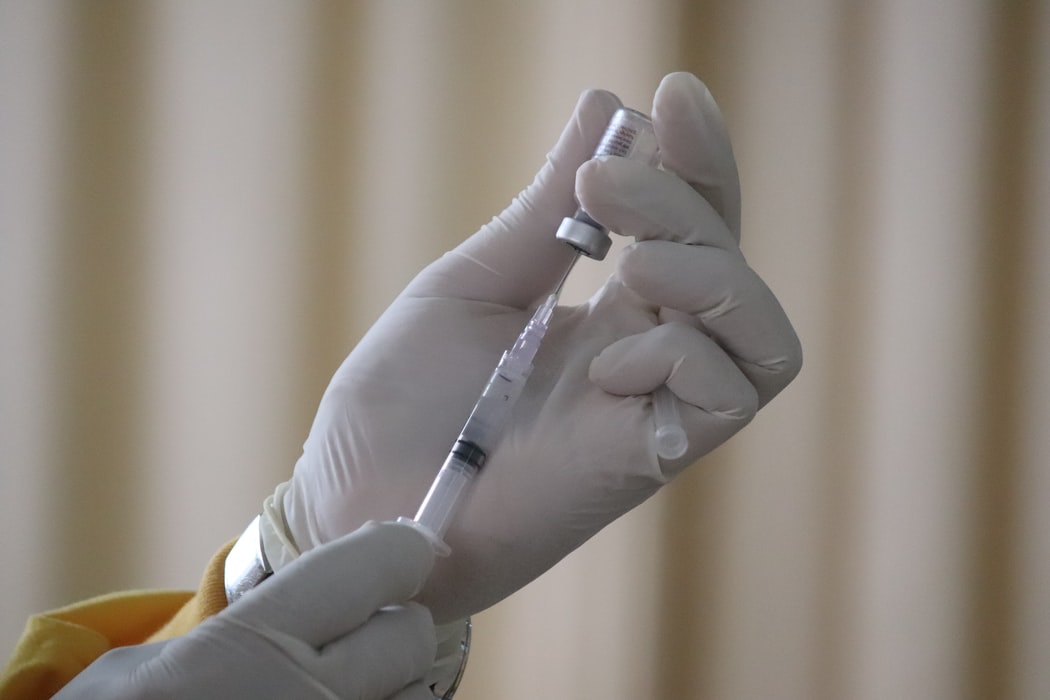 देश मे कोरोना टीकाकरण मे तेज़ी, सात दिनों में 3.32 करोड़ को टीका