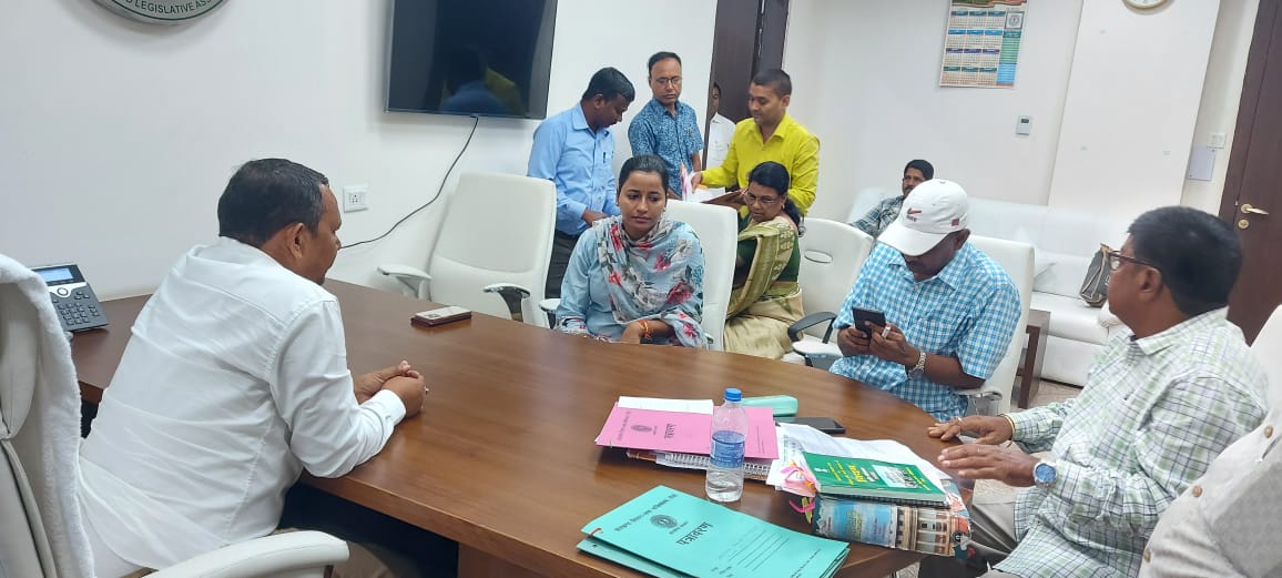 झारखंड विधानसभा सरकारी आश्वासन समिति के विभागीय बैठक में शामिल हुई बड़कागांव विधायक